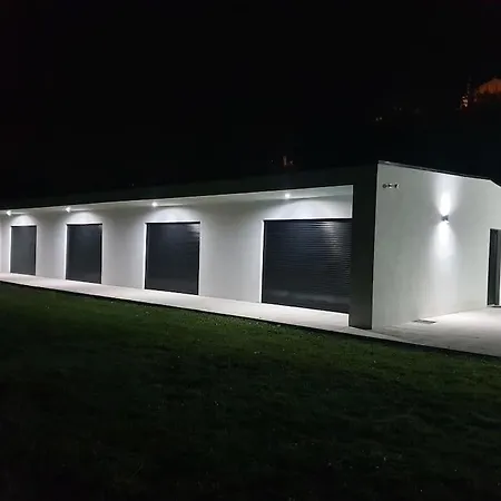 Insuia House Semesterbostad
