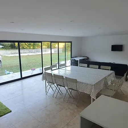 Insuia House Semesterbostad *