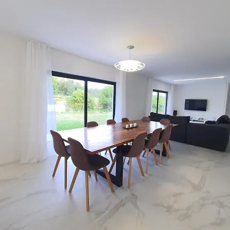 Insuia House *