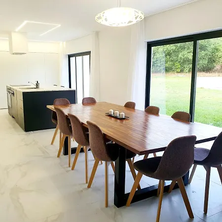 Insuia House Semesterbostad